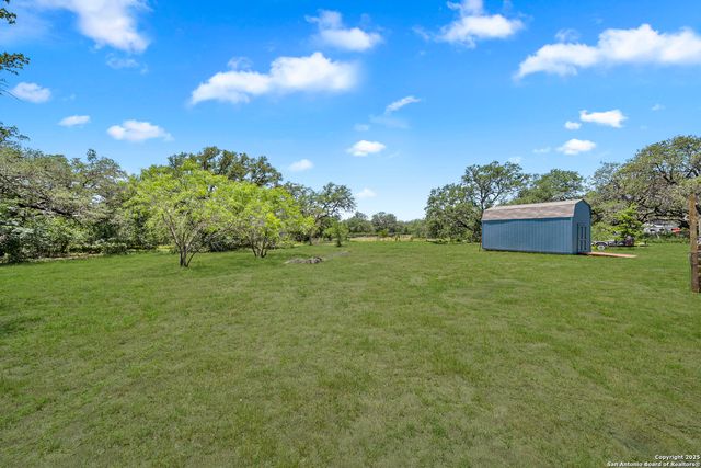 57 W Bob White Dr, Somerset, TX 78069