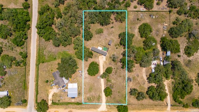 57 W Bob White Dr, Somerset, TX 78069