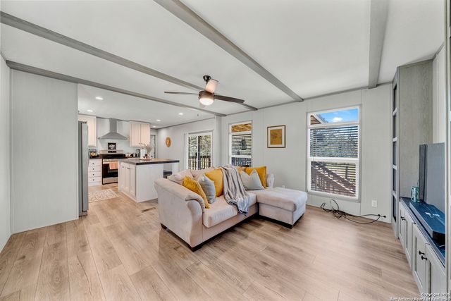 57 W Bob White Dr, Somerset, TX 78069