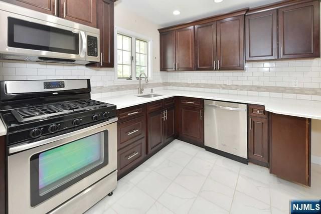 89 Crescent Avenue, Wyckoff, NJ 07481