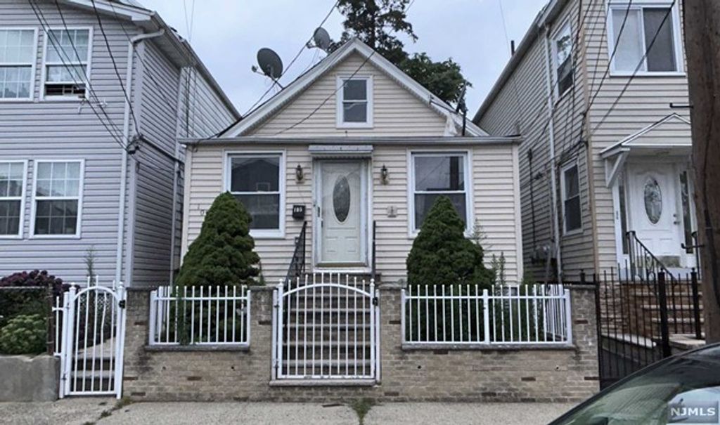 105 10th Street, Passaic, NJ 07055