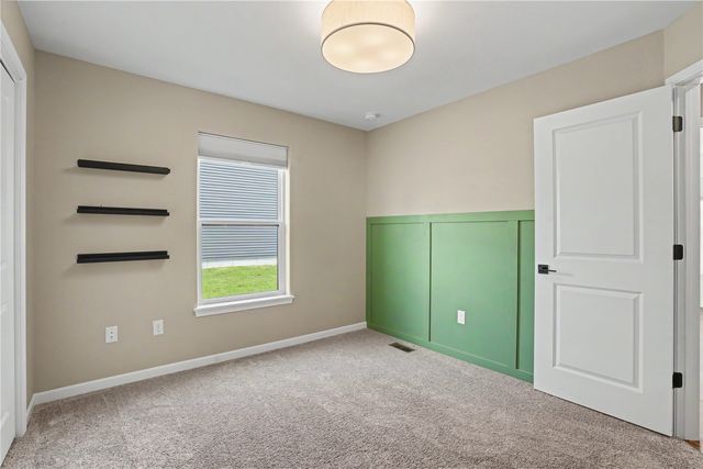565 Dakota Ave, Tiffin, IA 52340
