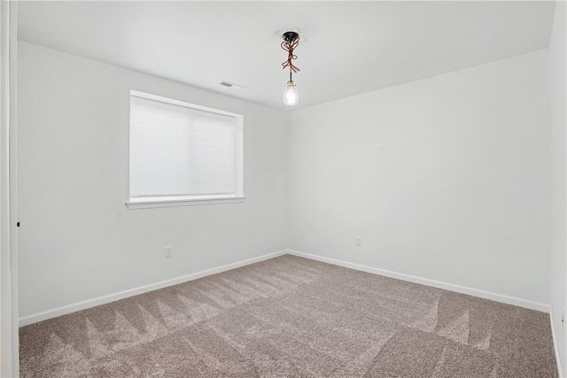 565 Dakota Ave, Tiffin, IA 52340