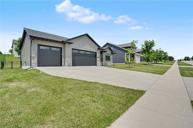 565 Dakota Ave, Tiffin, IA 52340