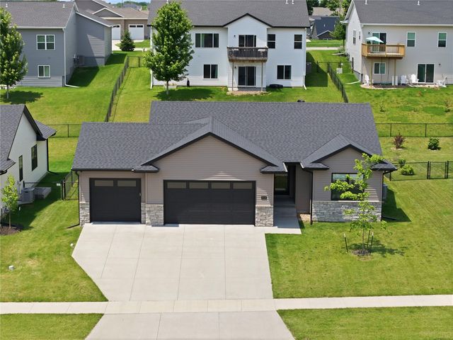 565 Dakota Ave, Tiffin, IA 52340