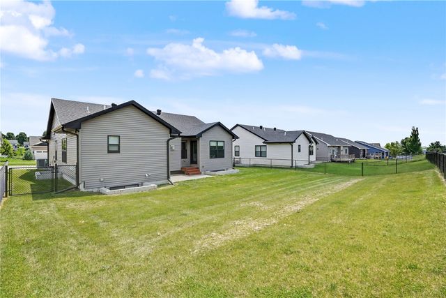 565 Dakota Ave, Tiffin, IA 52340