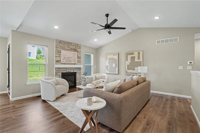 565 Dakota Ave, Tiffin, IA 52340