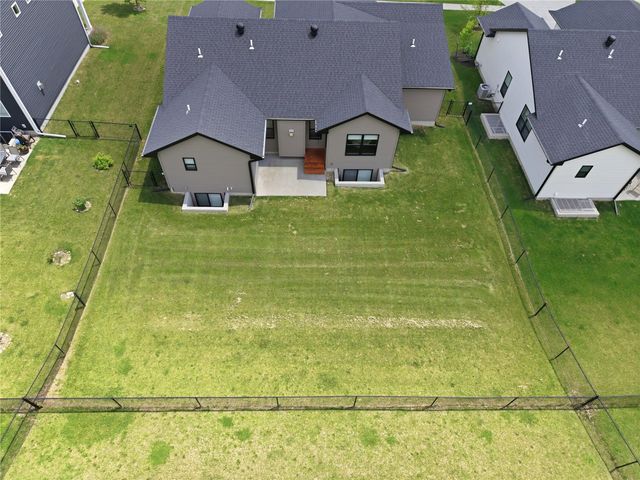 565 Dakota Ave, Tiffin, IA 52340