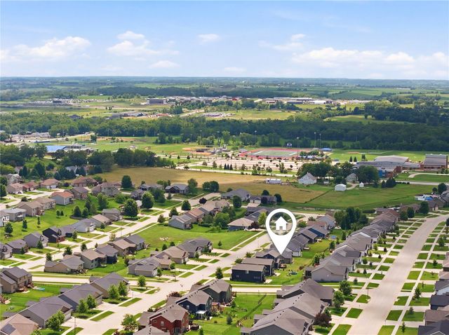 565 Dakota Ave, Tiffin, IA 52340
