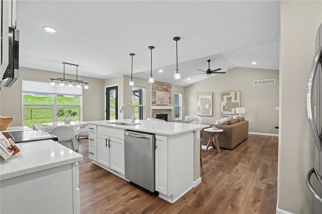 565 Dakota Ave, Tiffin, IA 52340