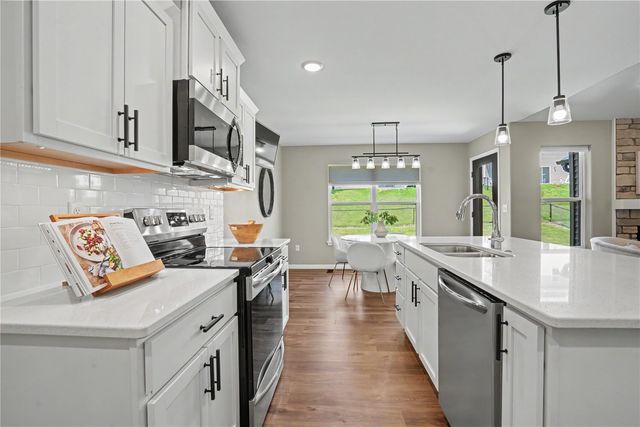 565 Dakota Ave, Tiffin, IA 52340