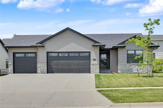 565 Dakota Ave, Tiffin, IA 52340