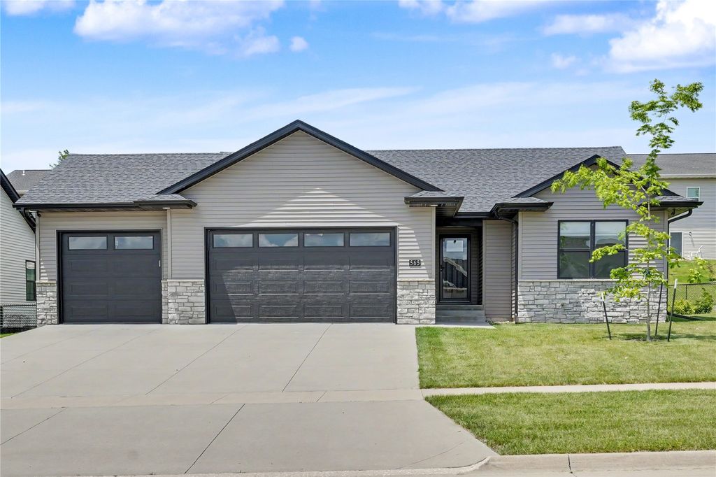 565 Dakota Ave, Tiffin, IA 52340
