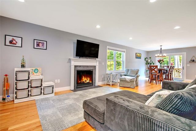 296 Twin Brook Lane, Coventry, RI 02816