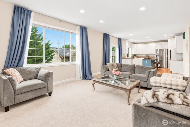 8218 NE 187th Way, Kenmore, WA 98028