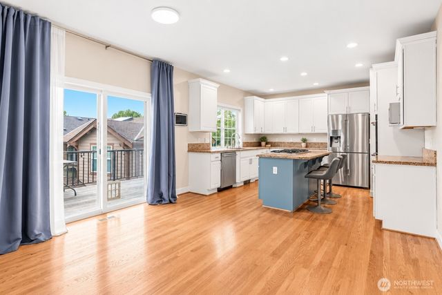 8218 NE 187th Way, Kenmore, WA 98028