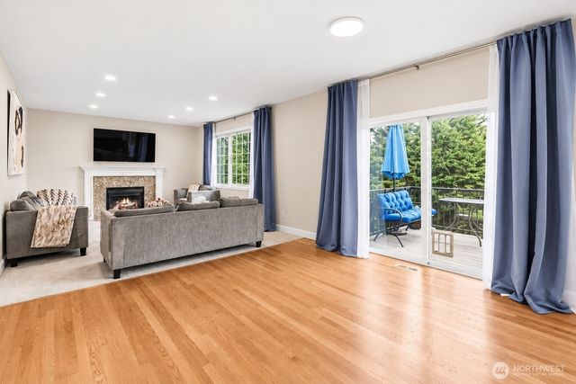 8218 NE 187th Way, Kenmore, WA 98028