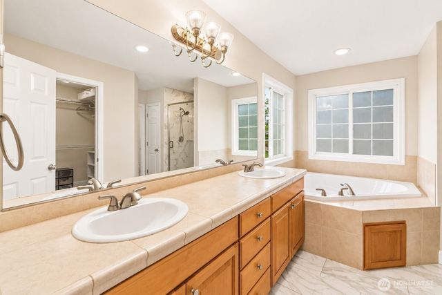 8218 NE 187th Way, Kenmore, WA 98028