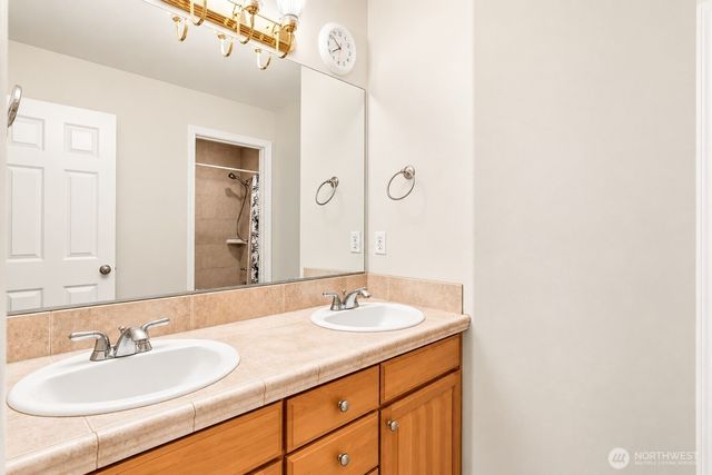 8218 NE 187th Way, Kenmore, WA 98028