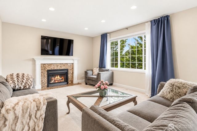 8218 NE 187th Way, Kenmore, WA 98028