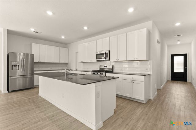 9020 Saint Jerome, Seguin, TX 78155