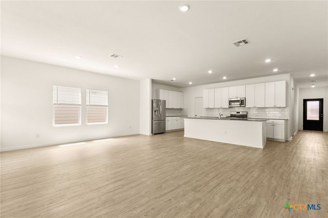 9020 Saint Jerome, Seguin, TX 78155
