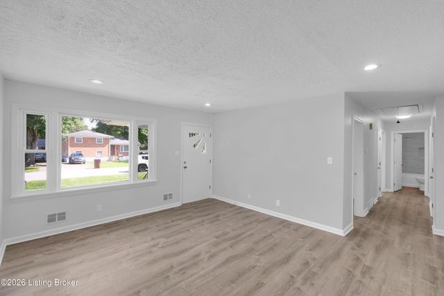 4004 Melda Ln, Louisville, KY 40219