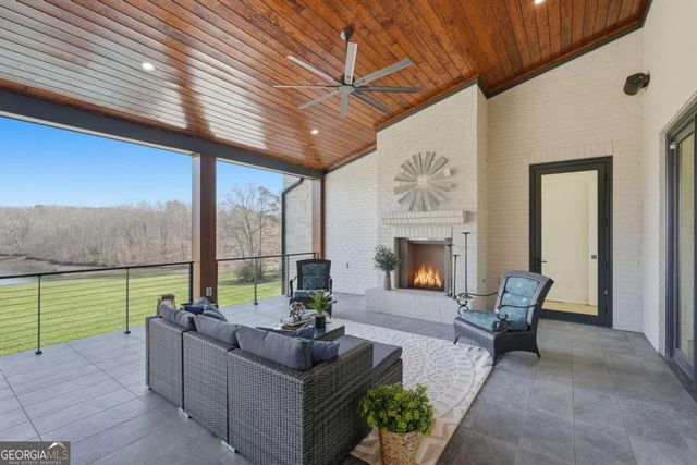 8510 Blue Heron Drive, Gainesville, GA 30506