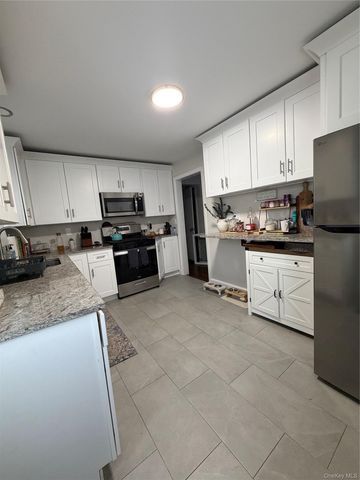 135 Woolsey Avenue, Glen Cove, NY 11542