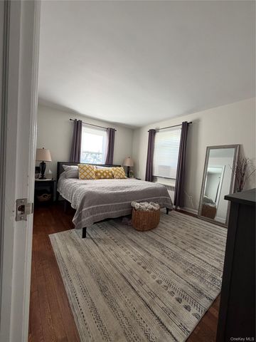 135 Woolsey Avenue, Glen Cove, NY 11542