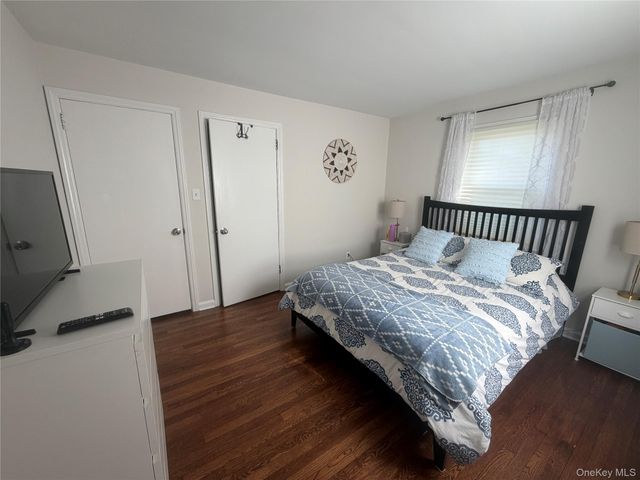 135 Woolsey Avenue, Glen Cove, NY 11542