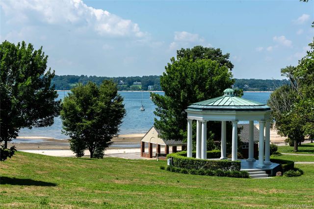 135 Woolsey Avenue, Glen Cove, NY 11542