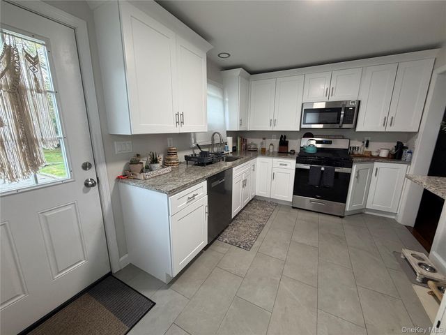 135 Woolsey Avenue, Glen Cove, NY 11542