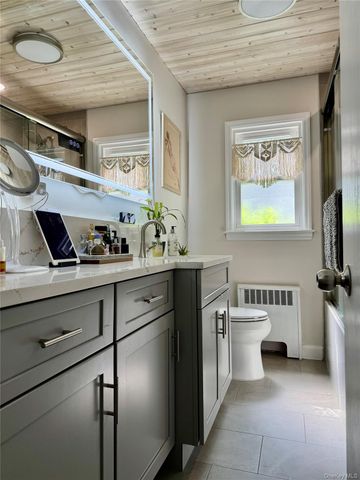 135 Woolsey Avenue, Glen Cove, NY 11542