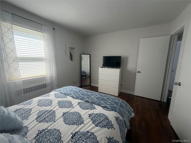 135 Woolsey Avenue, Glen Cove, NY 11542