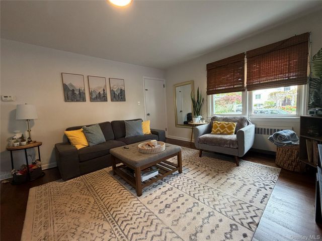 135 Woolsey Avenue, Glen Cove, NY 11542