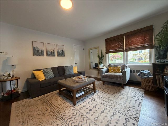 135 Woolsey Avenue, Glen Cove, NY 11542