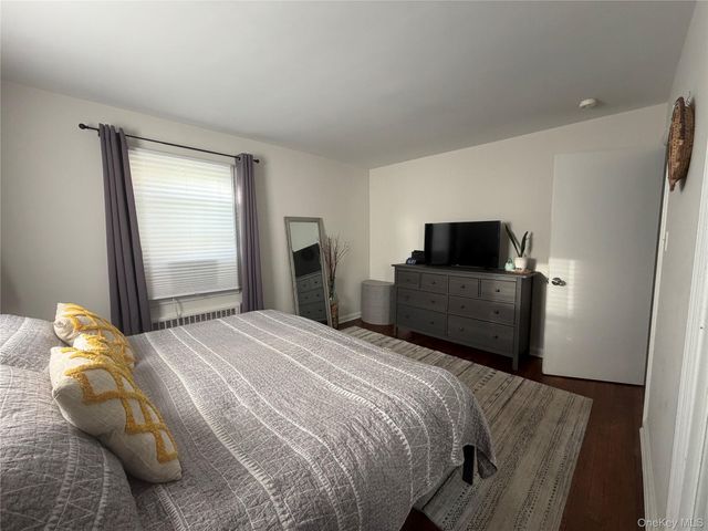 135 Woolsey Avenue, Glen Cove, NY 11542