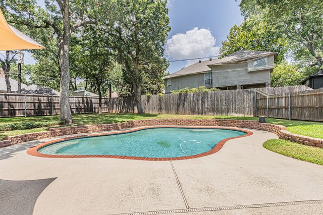 3901 Echo Hill Court, Arlington, TX 76001