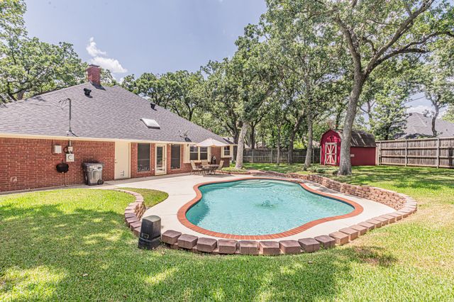 3901 Echo Hill Court, Arlington, TX 76001