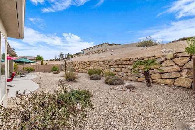 1815 W CARMEL BLUFFS DR, St. George, UT 84790