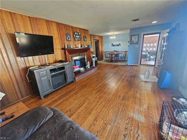 146 Cambridge PL, Hampton, VA 23669