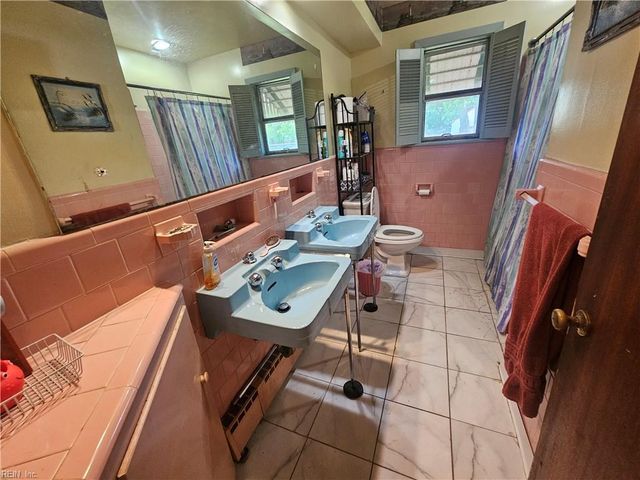 146 Cambridge PL, Hampton, VA 23669