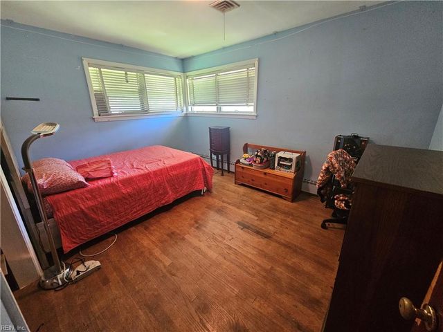 146 Cambridge PL, Hampton, VA 23669