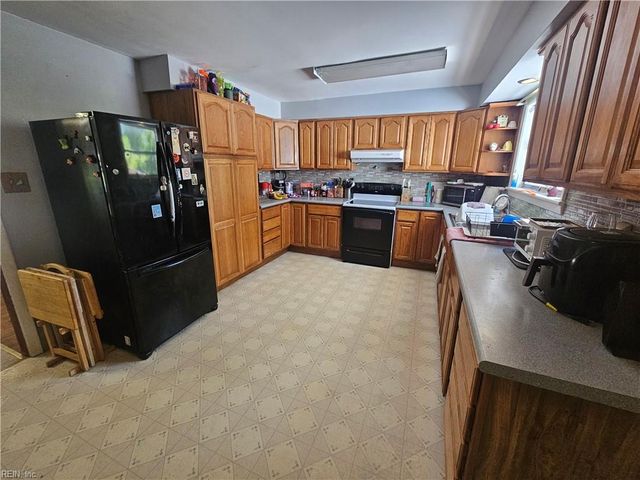 146 Cambridge PL, Hampton, VA 23669