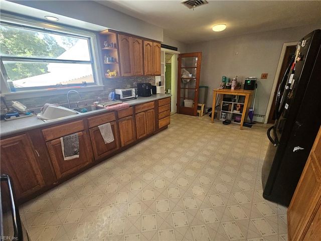 146 Cambridge PL, Hampton, VA 23669