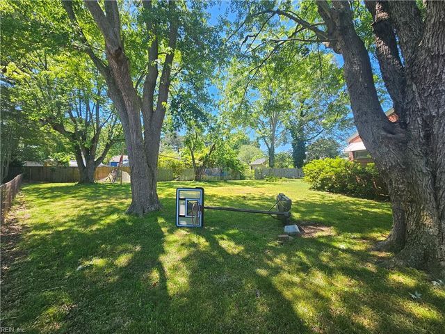146 Cambridge PL, Hampton, VA 23669