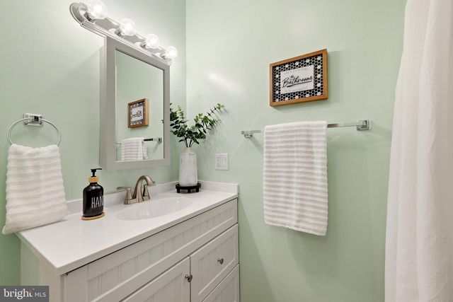 230 JEFFERSON ST, Martinsburg, WV 25401