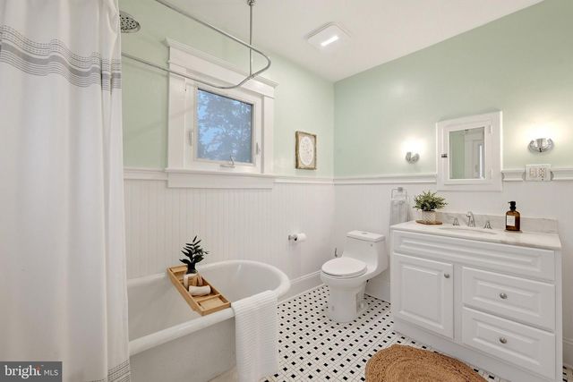 230 JEFFERSON ST, Martinsburg, WV 25401