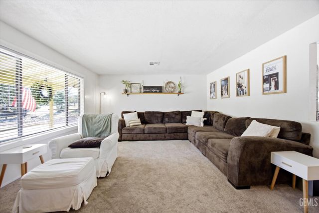 27320 War Admiral Court, Tehachapi, CA 93561